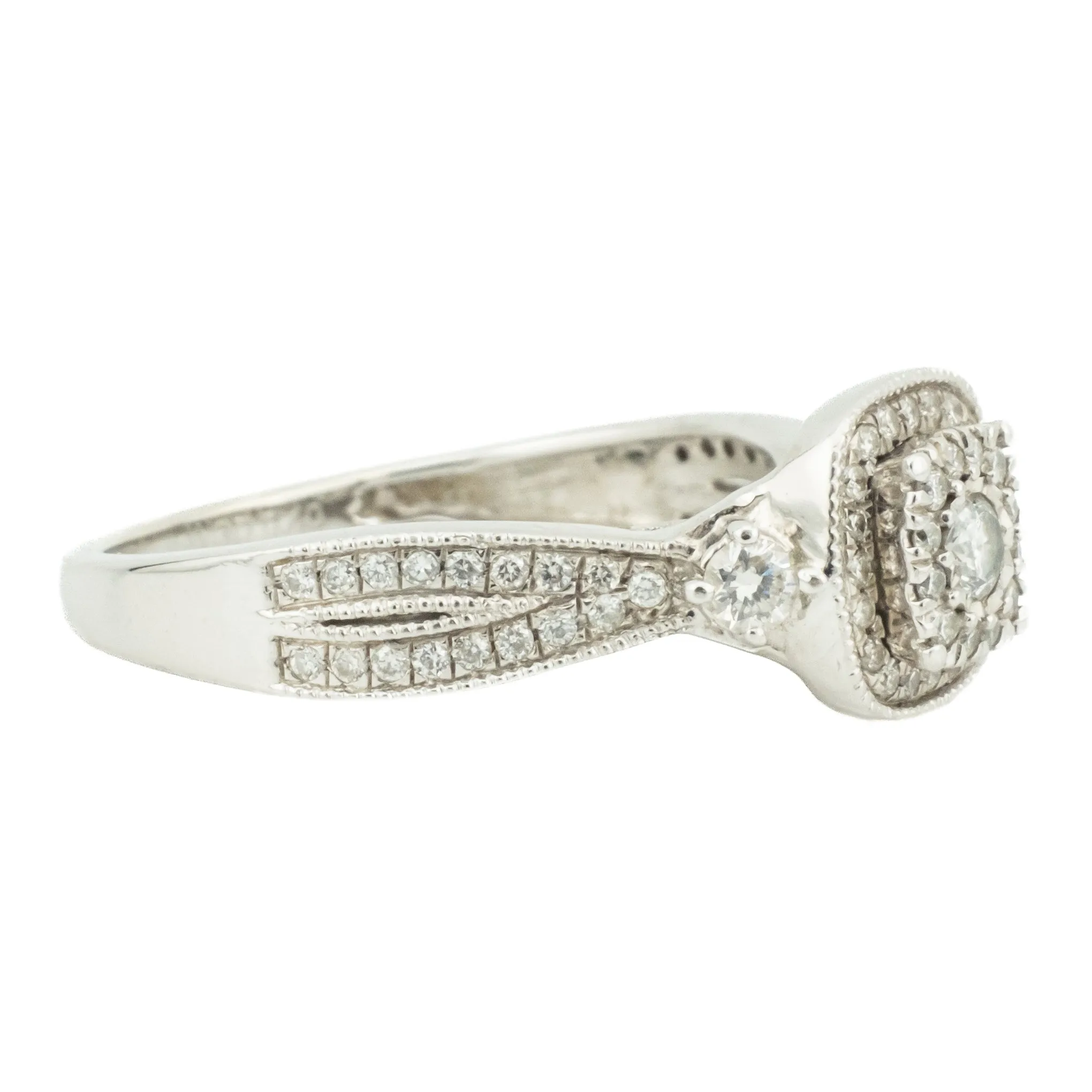 0.53ctw Round Diamond Halo Ring in 14K White Gold - Size 7