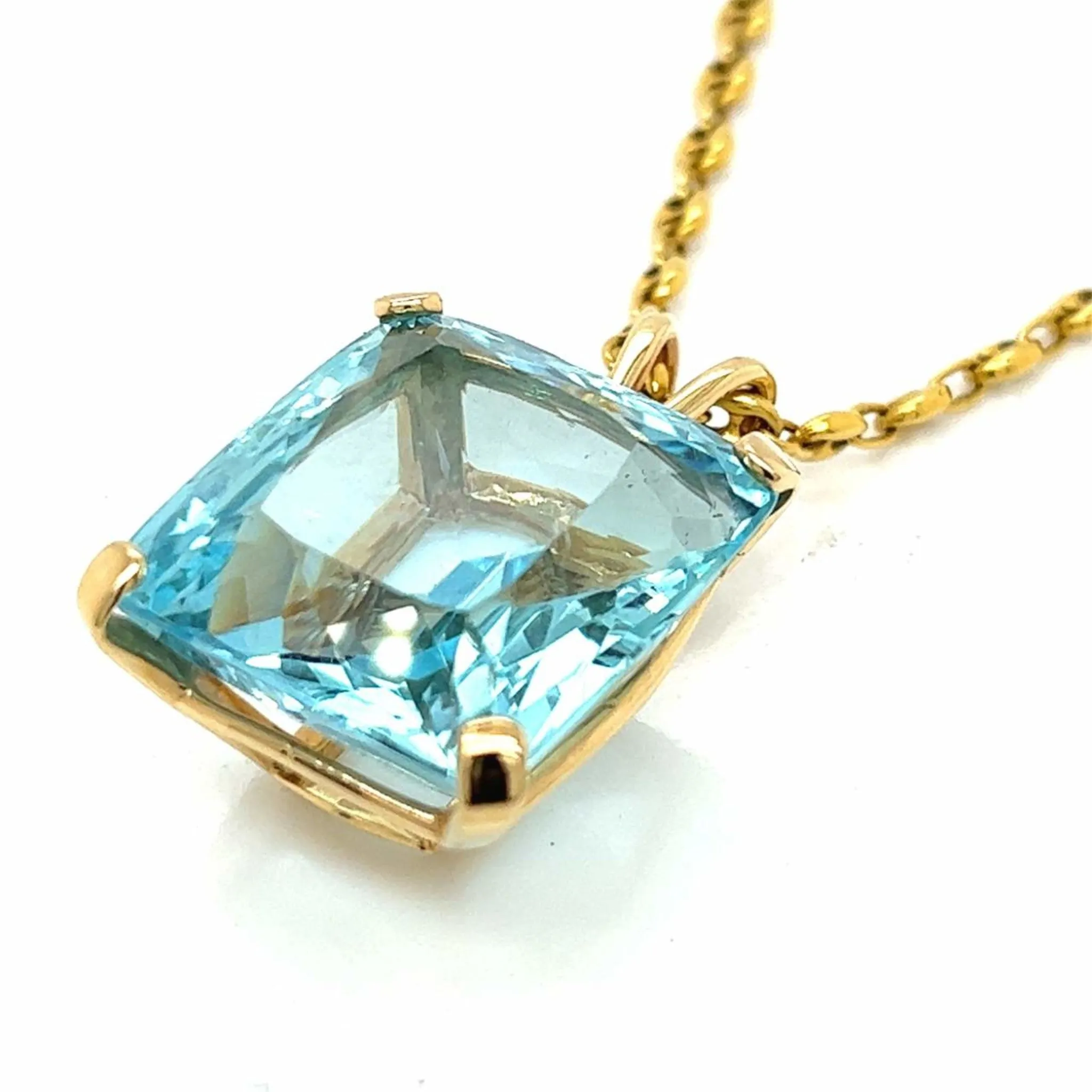 1980s 18KT Yellow Gold Aquamarine Necklace