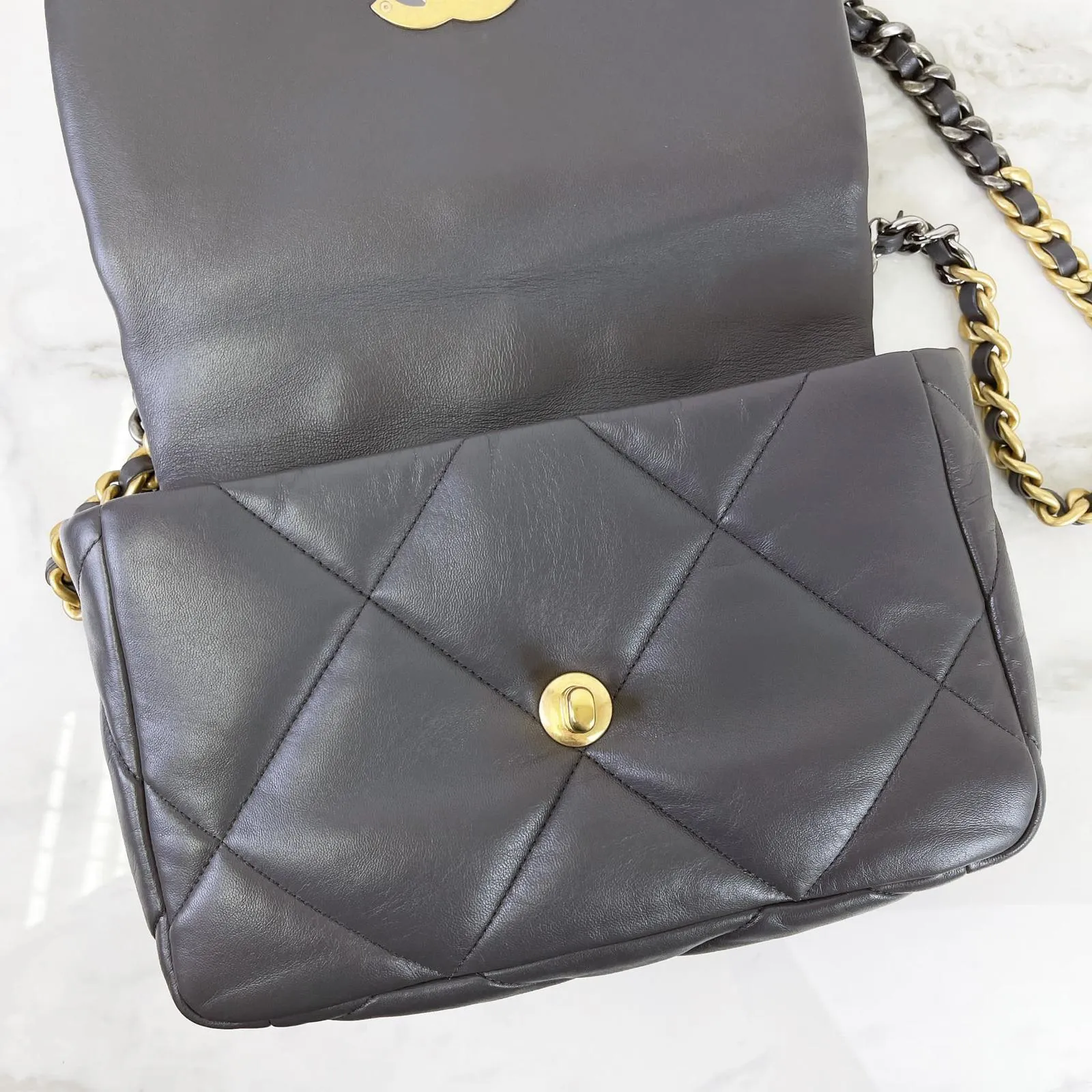 Chanel 19 Small