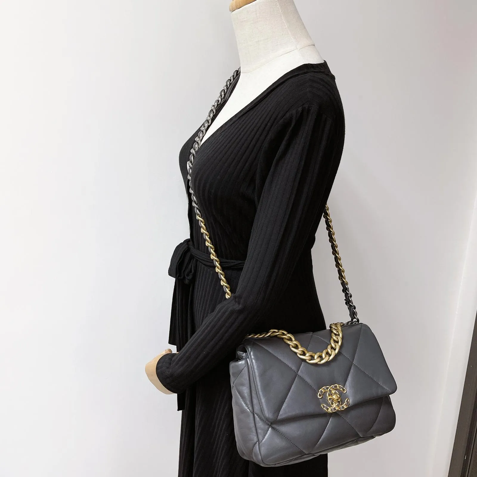Chanel 19 Small