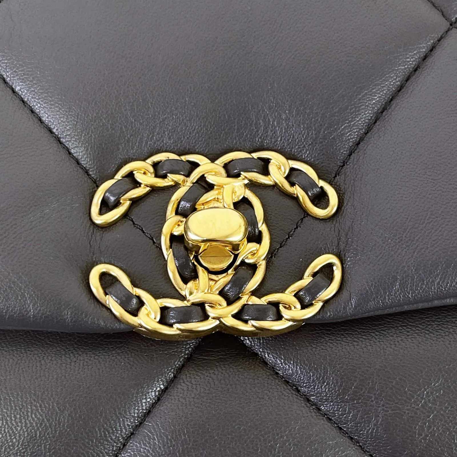 Chanel 19 Small