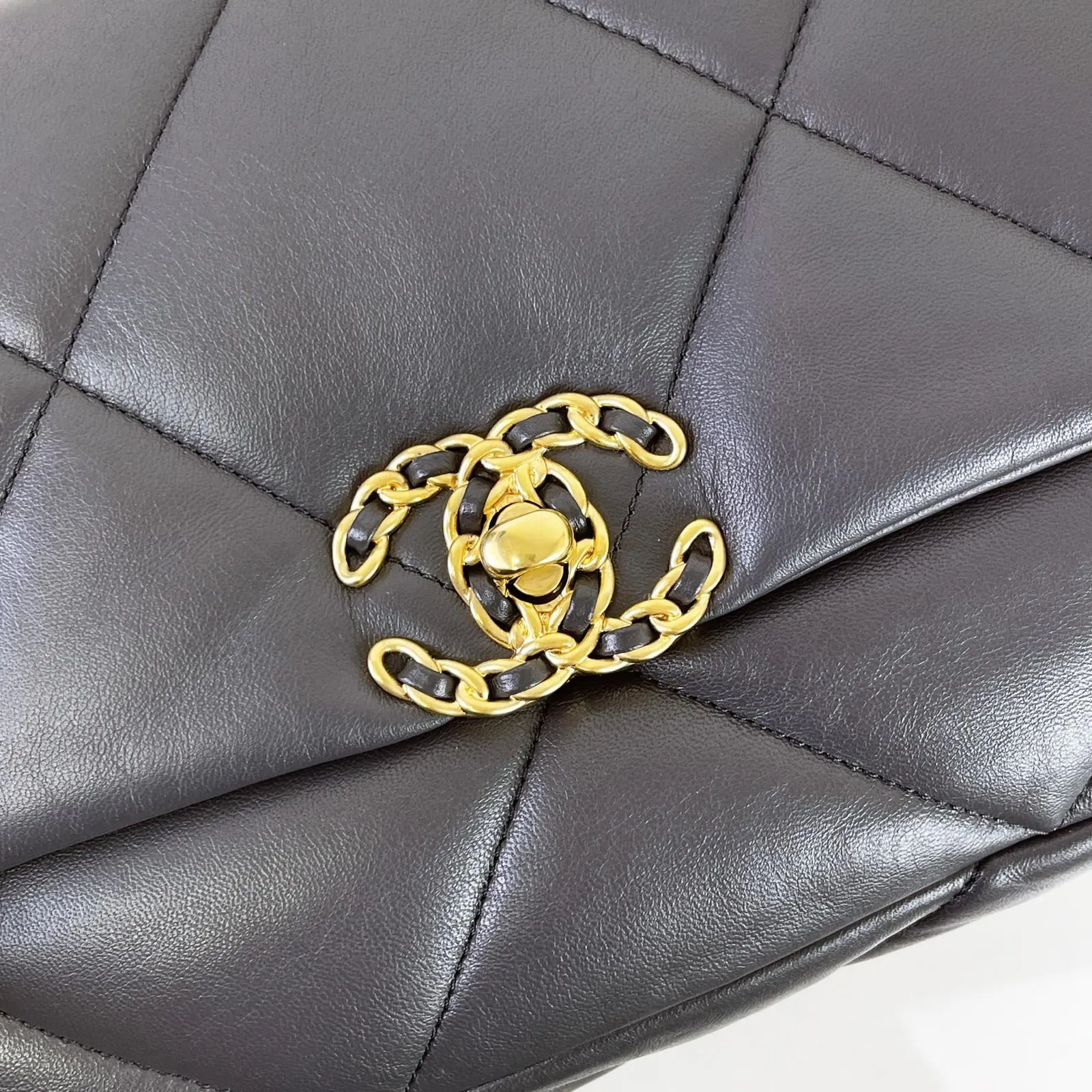 Chanel 19 Small