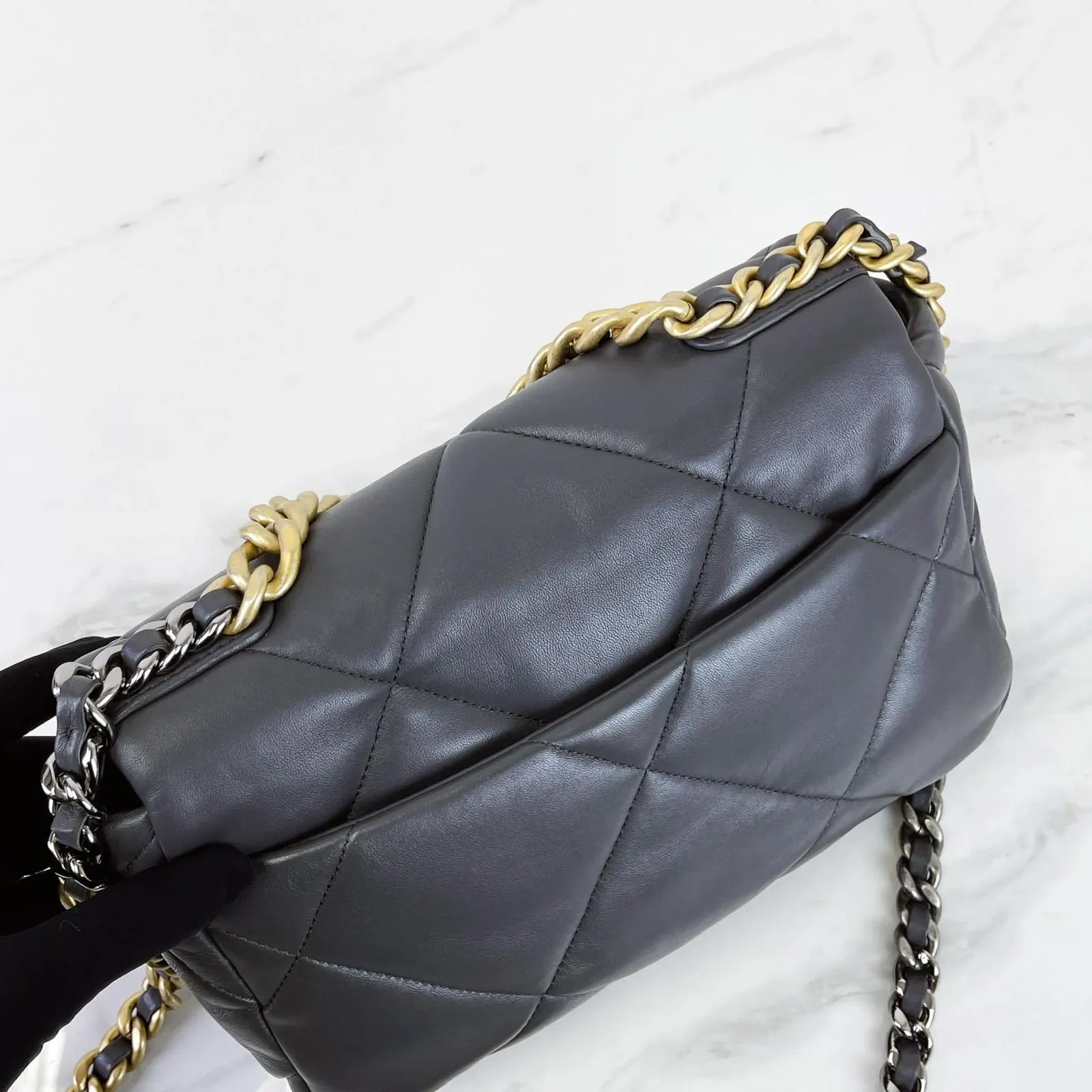 Chanel 19 Small