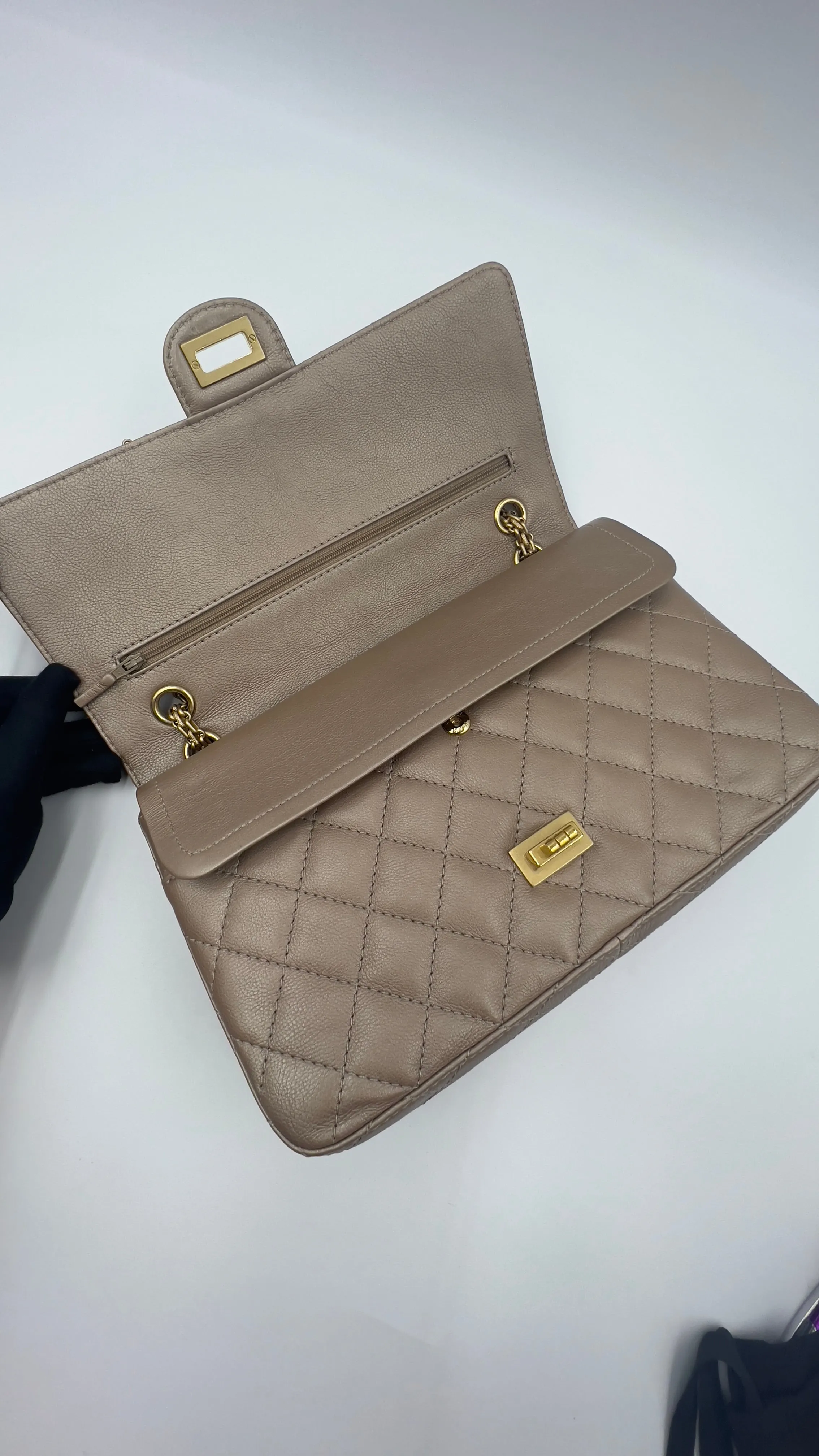 Chanel Classic Reissue 2.55, Size 226/28 cm/Medium