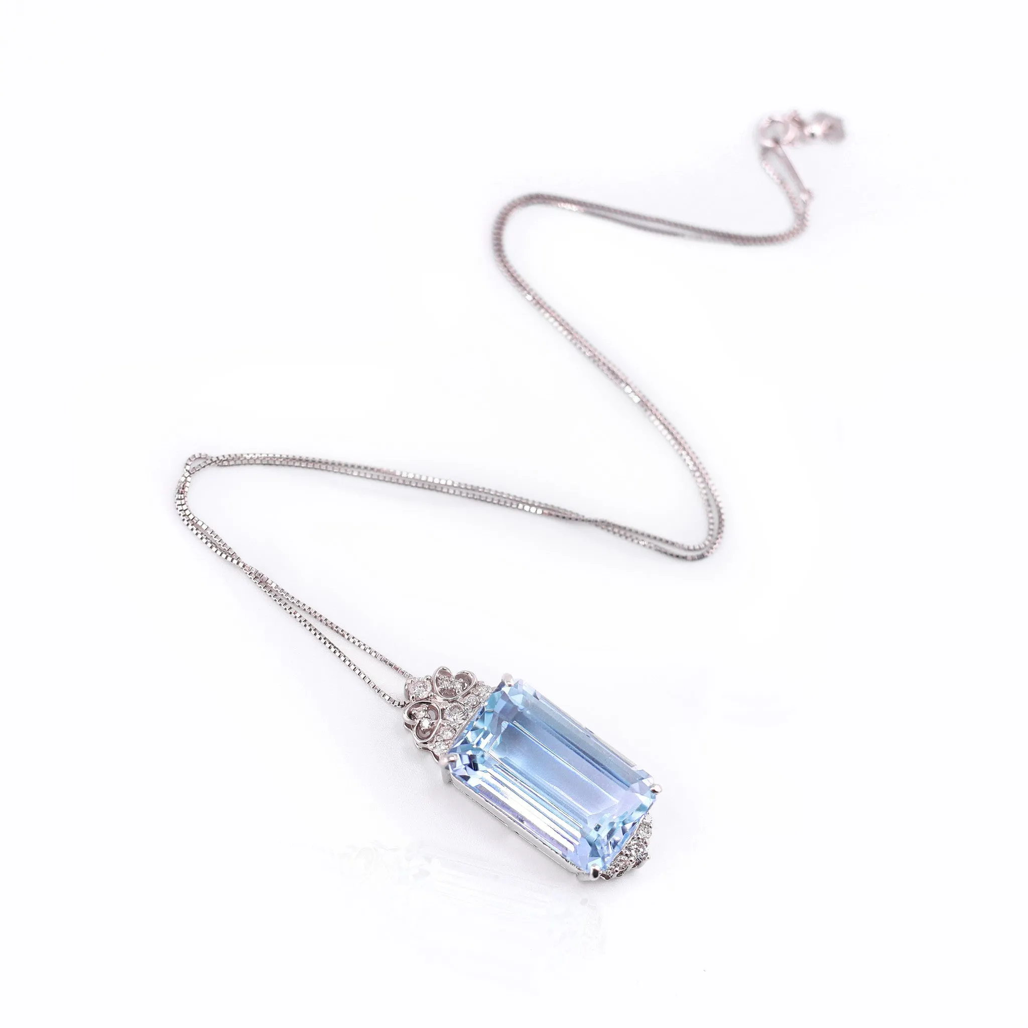 Post-1980s Platinum Diamond & Aquamarine Necklace