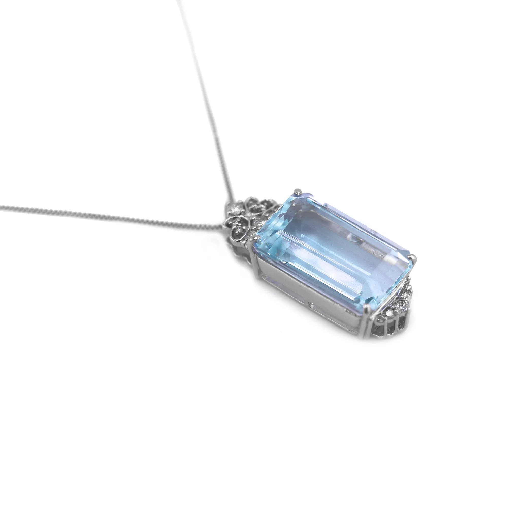 Post-1980s Platinum Diamond & Aquamarine Necklace