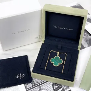 Van Cleef and Arpels Magic Alhambra 1 Motif Pendant and Necklace- Vca